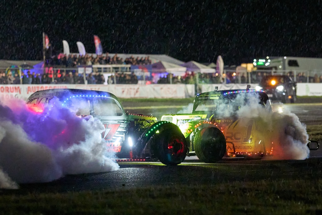 Regnen dæmpede ikke Legend-kørernes begejstring, da finalen var overstået.
(Foto: Stumpphoto)